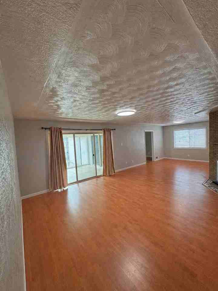 1205 Valencia Dr Ne - Photo 7 of 25