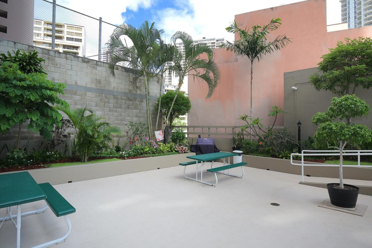 1920 Ala Moana Blvd #1 - Photo 4 of 12