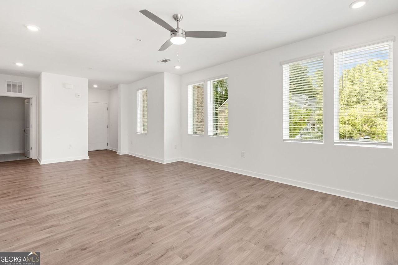 383 Grant Cir Se #1612 - Photo 4 of 31