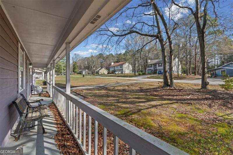 120 Woodcrest Dr - Photo 3 of 27