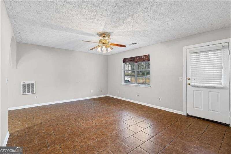 120 Woodcrest Dr - Photo 4 of 27