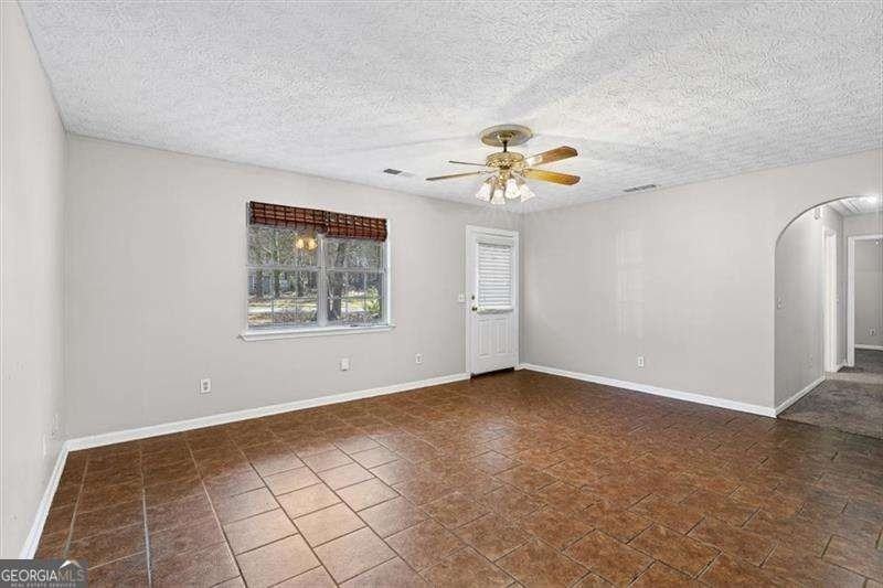 120 Woodcrest Dr - Photo 5 of 27