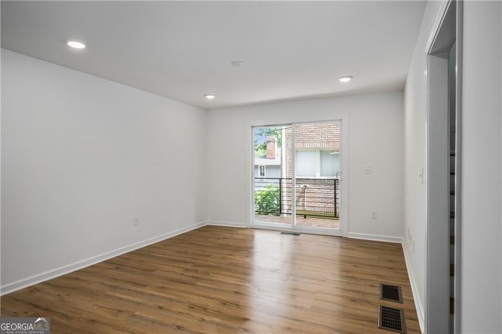 704 Durant Pl Ne #B - Photo 5 of 23