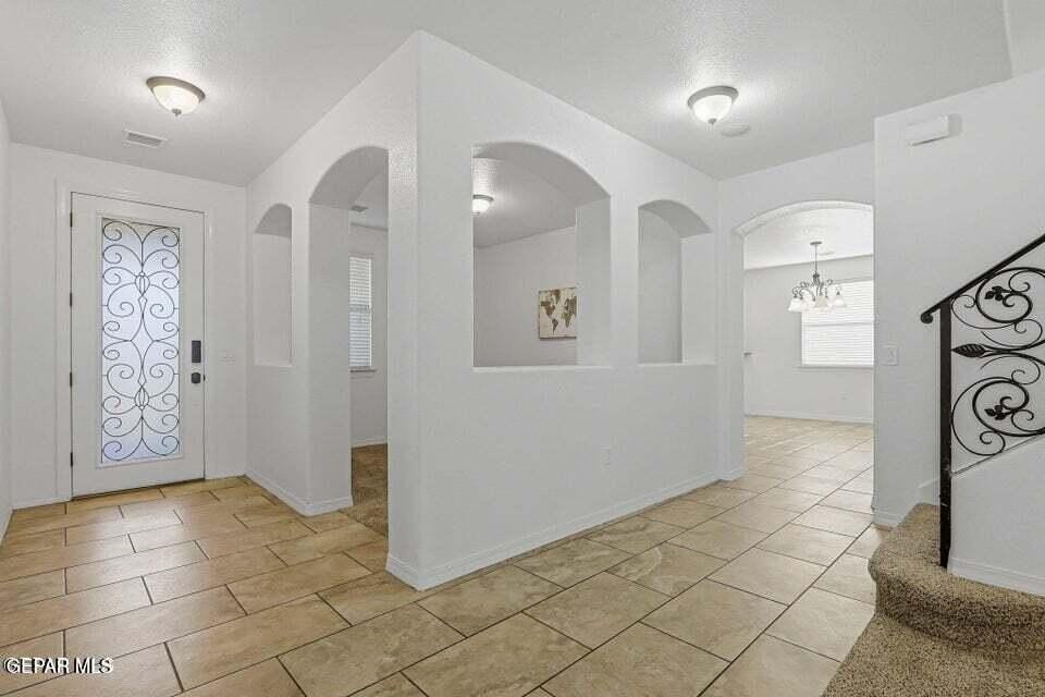 520 Gomez Rd - Photo 3 of 50