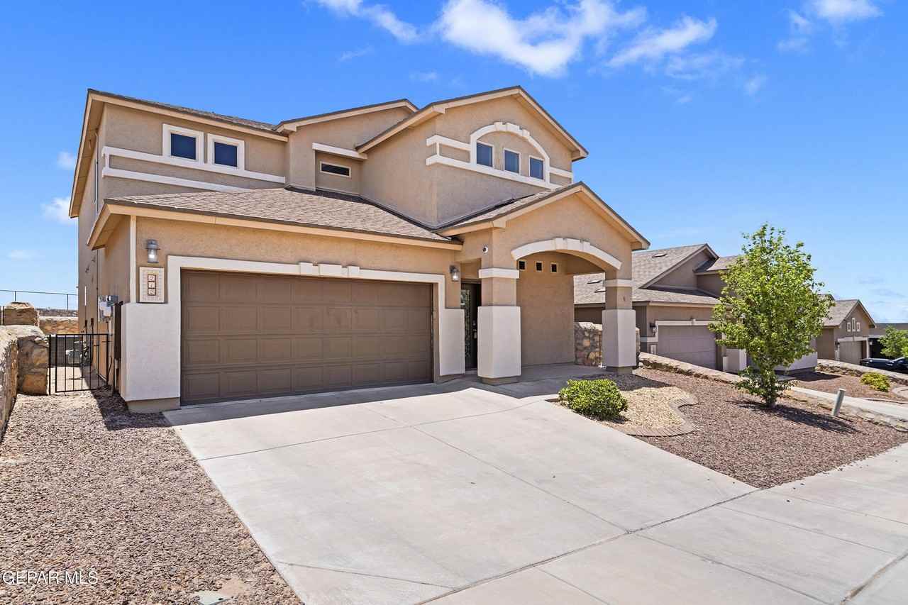 212 S Manzanita Dr - Photo 3 of 40