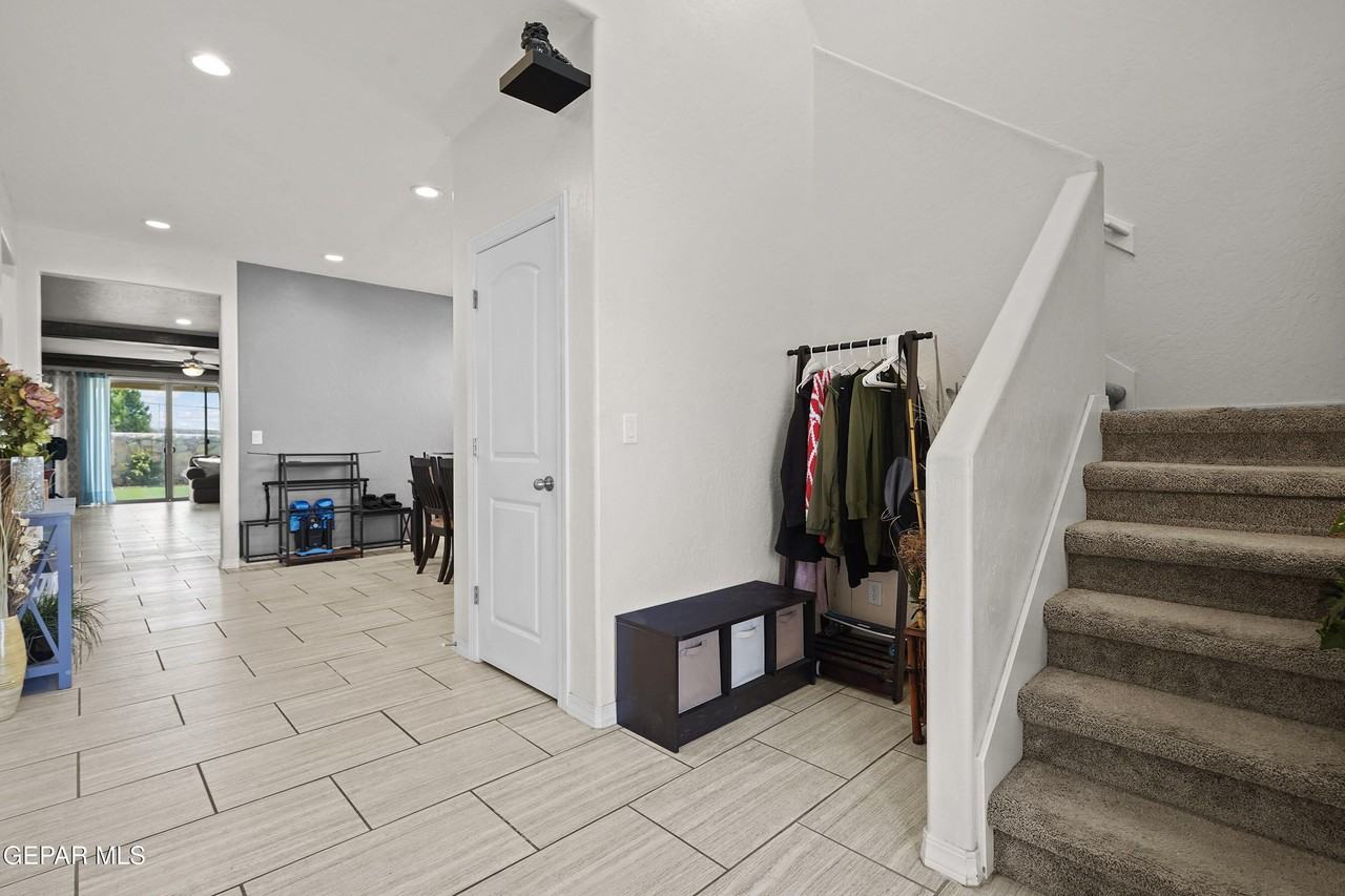 212 S Manzanita Dr - Photo 6 of 40