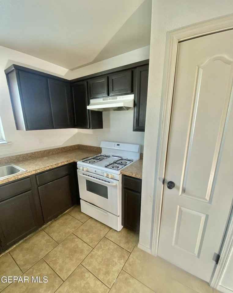 9228 San Lorenzo Ave #B - Photo 6 of 14