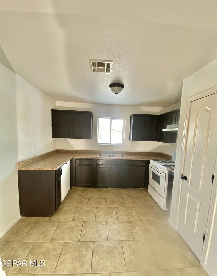 9228 San Lorenzo Ave #B - Photo 7 of 14