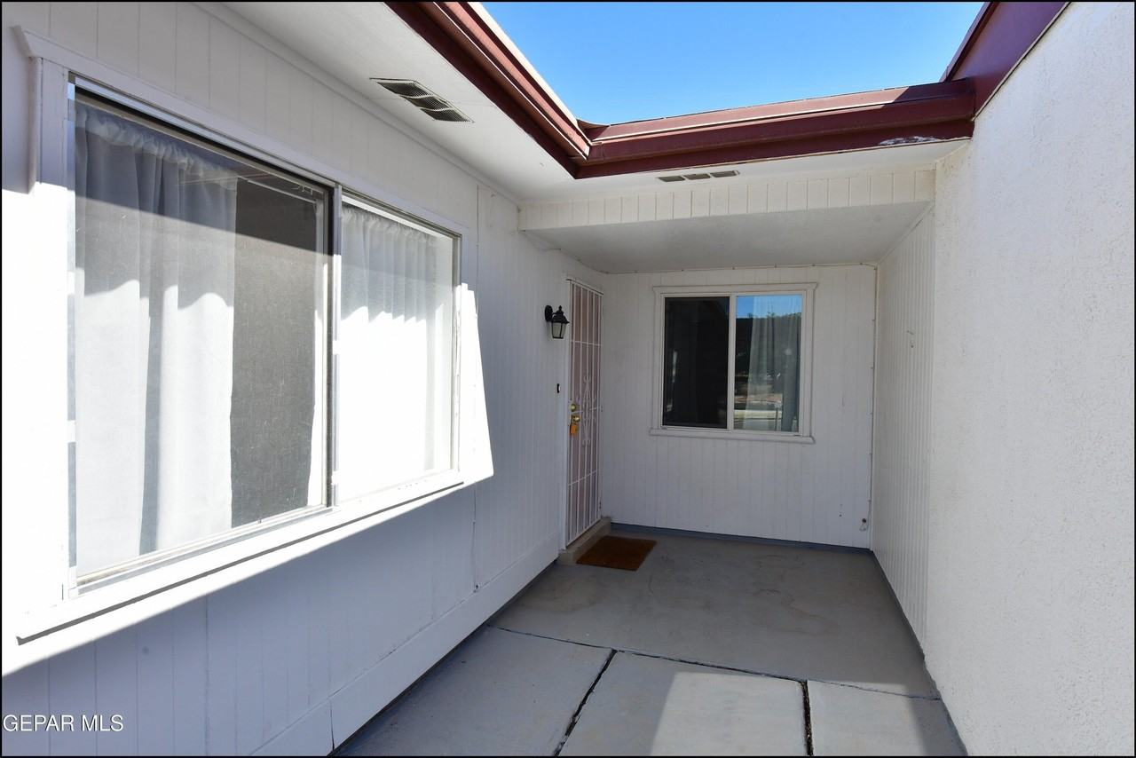 904 Oneida Dr - Photo 5 of 43