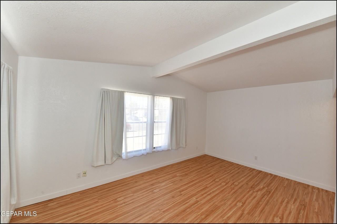 904 Oneida Dr - Photo 7 of 43