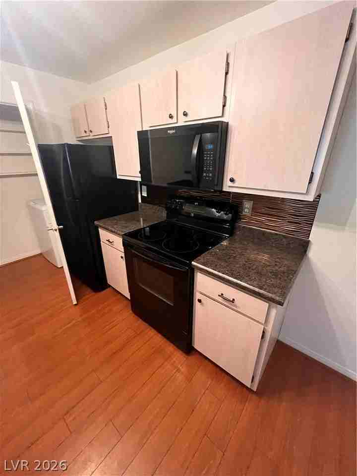231 W Horizon Ridge Pkwy #1421 - Photo 5 of 14