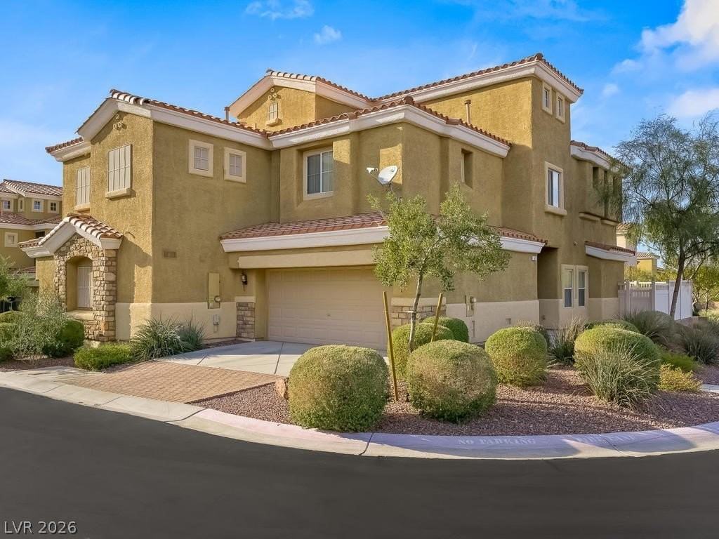 1087 Luna Eclipse Ln #3 - Photo 2 of 31