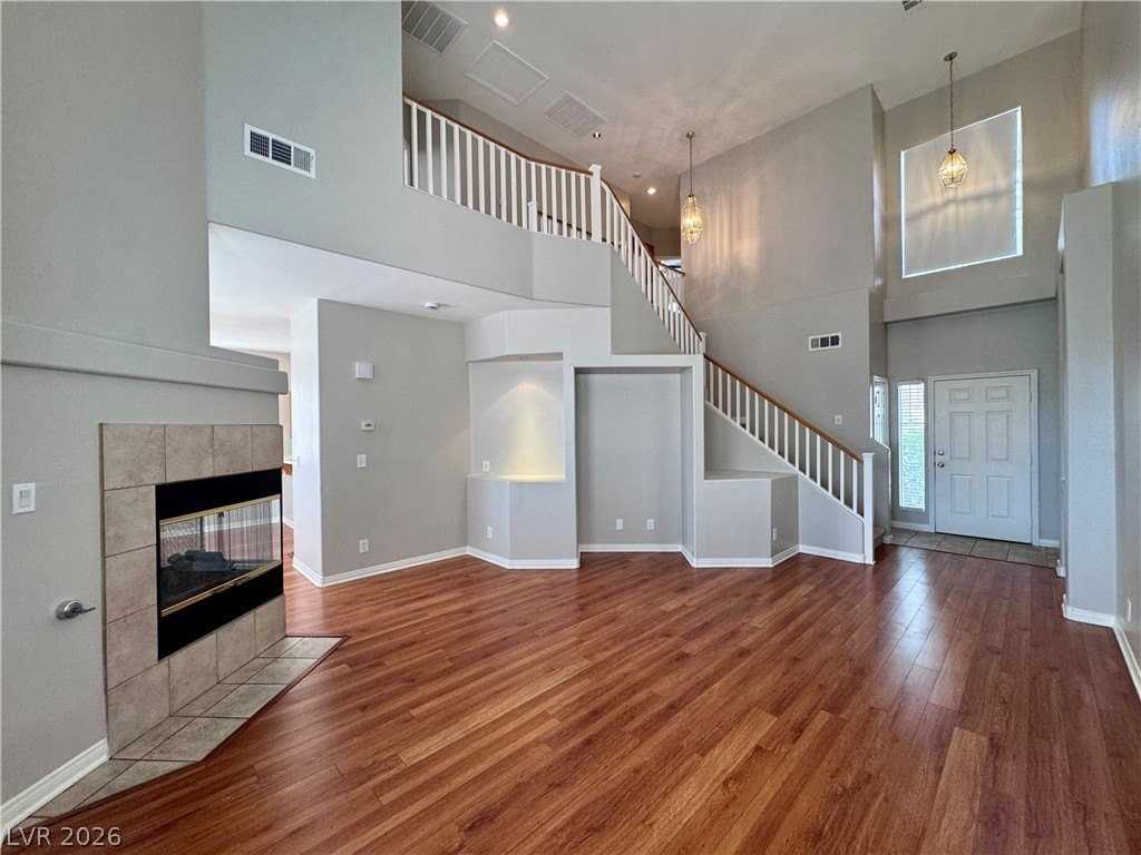 1720 Warrenville St - Photo 3 of 35