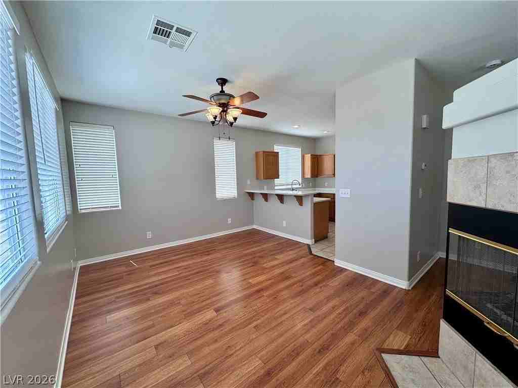 1720 Warrenville St - Photo 4 of 35