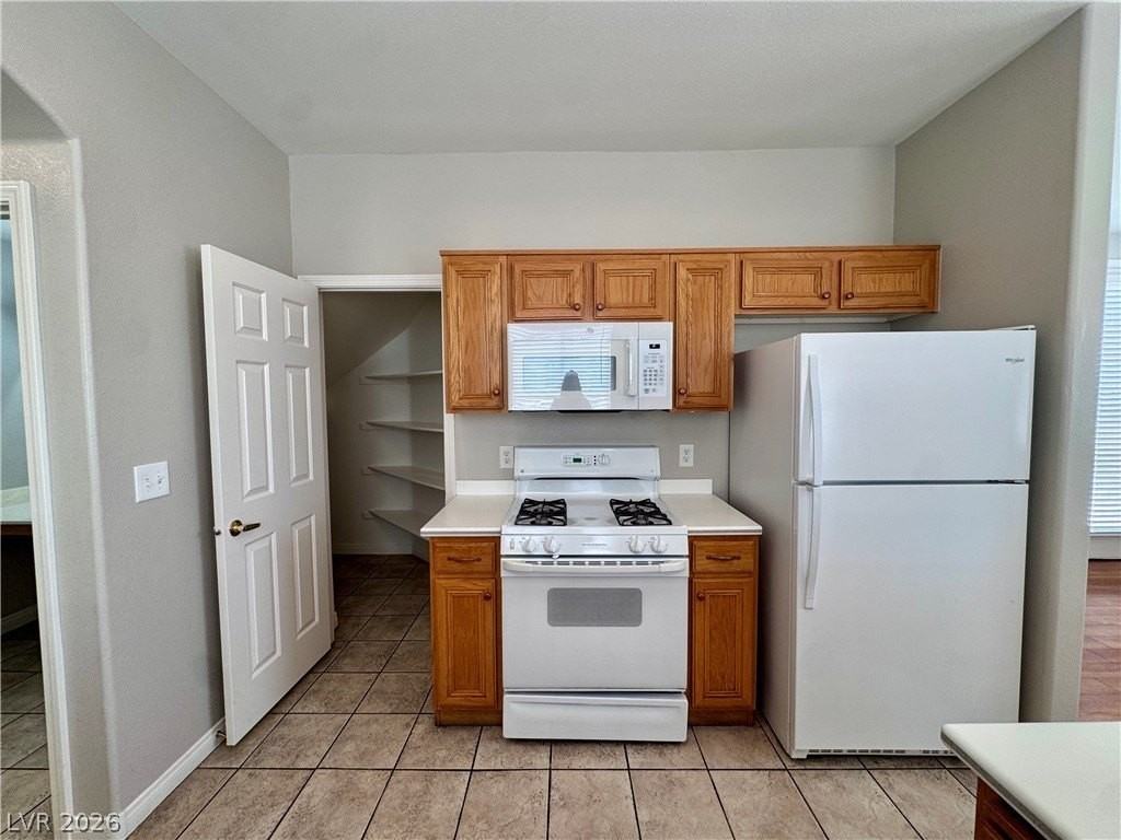1720 Warrenville St - Photo 7 of 35