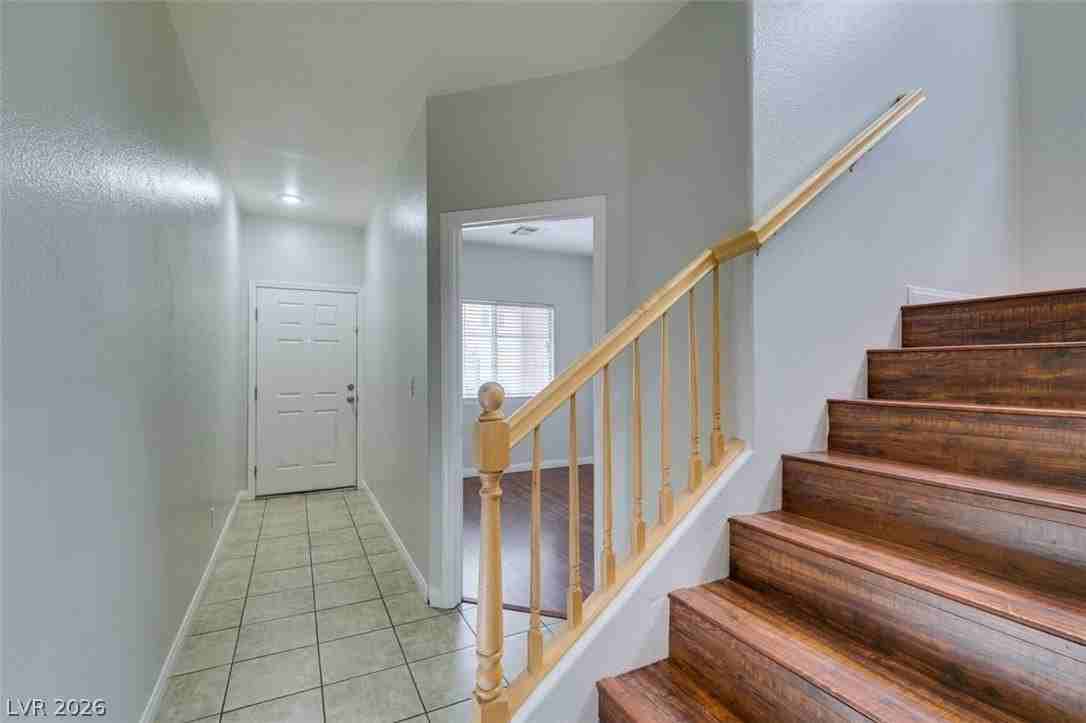 9911 Star Lake Ave - Photo 5 of 37