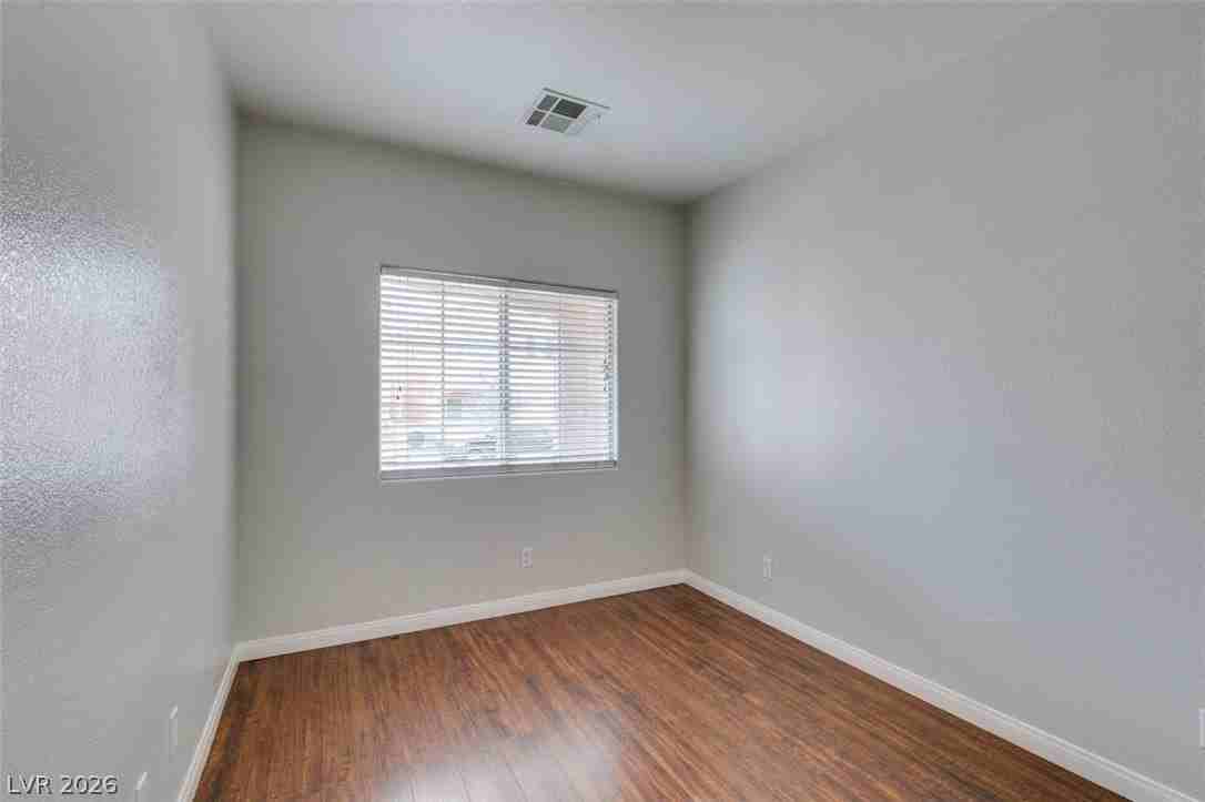 9911 Star Lake Ave - Photo 6 of 37