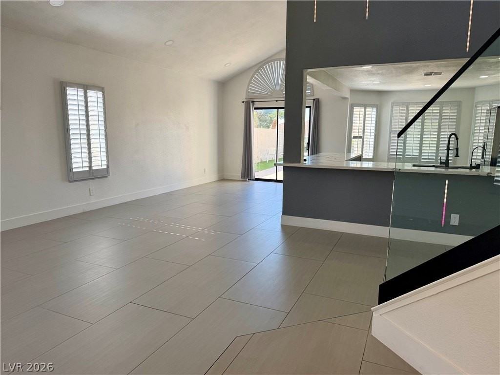 9713 Horizon Hills Dr - Photo 3 of 18