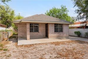 featured image of 2804 Gumwood Ave