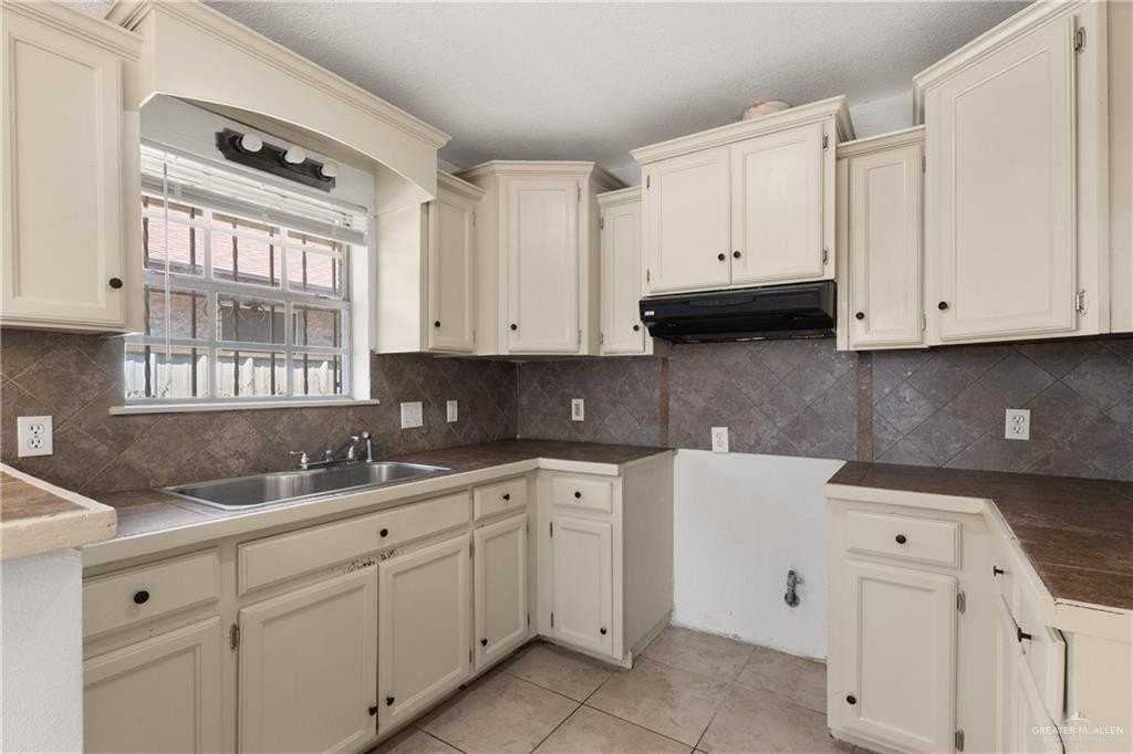 2804 Gumwood Ave - Photo 5 of 18
