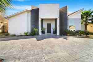 featured image of 800 New Orleans Cir