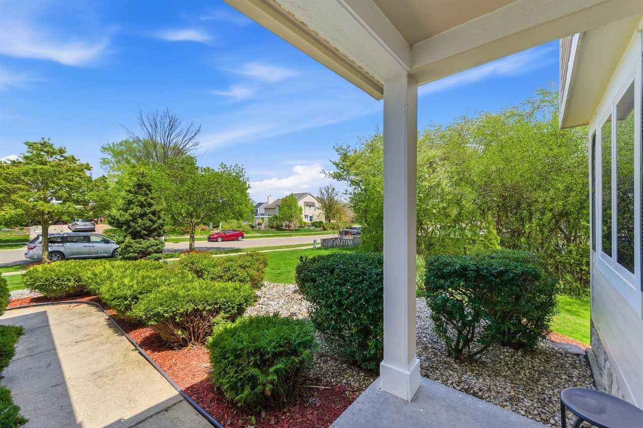 2243 Sun Valley Dr - Photo 3 of 43