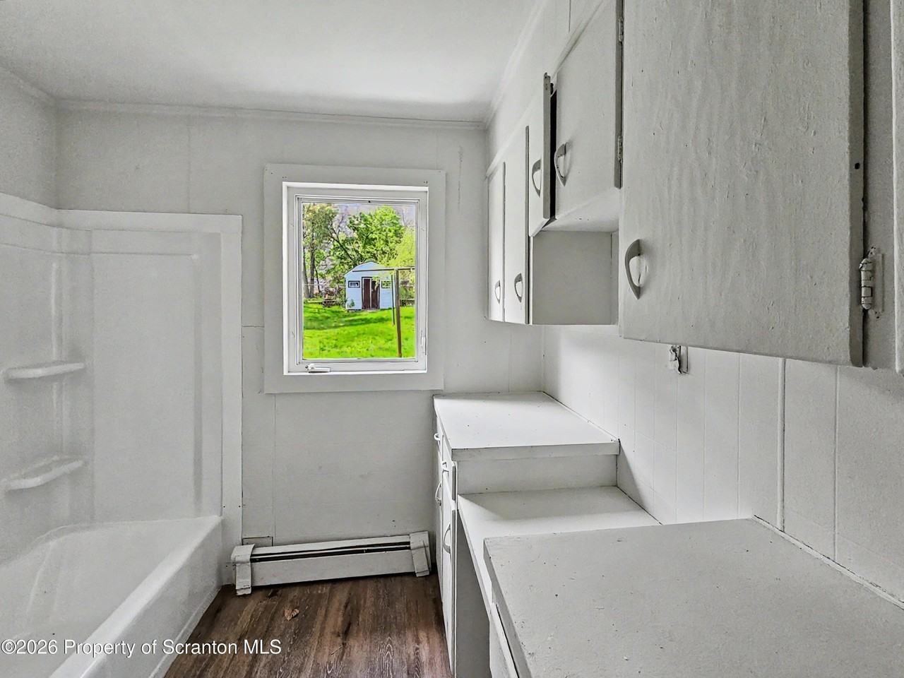 949 Carmalt St - Photo 4 of 12