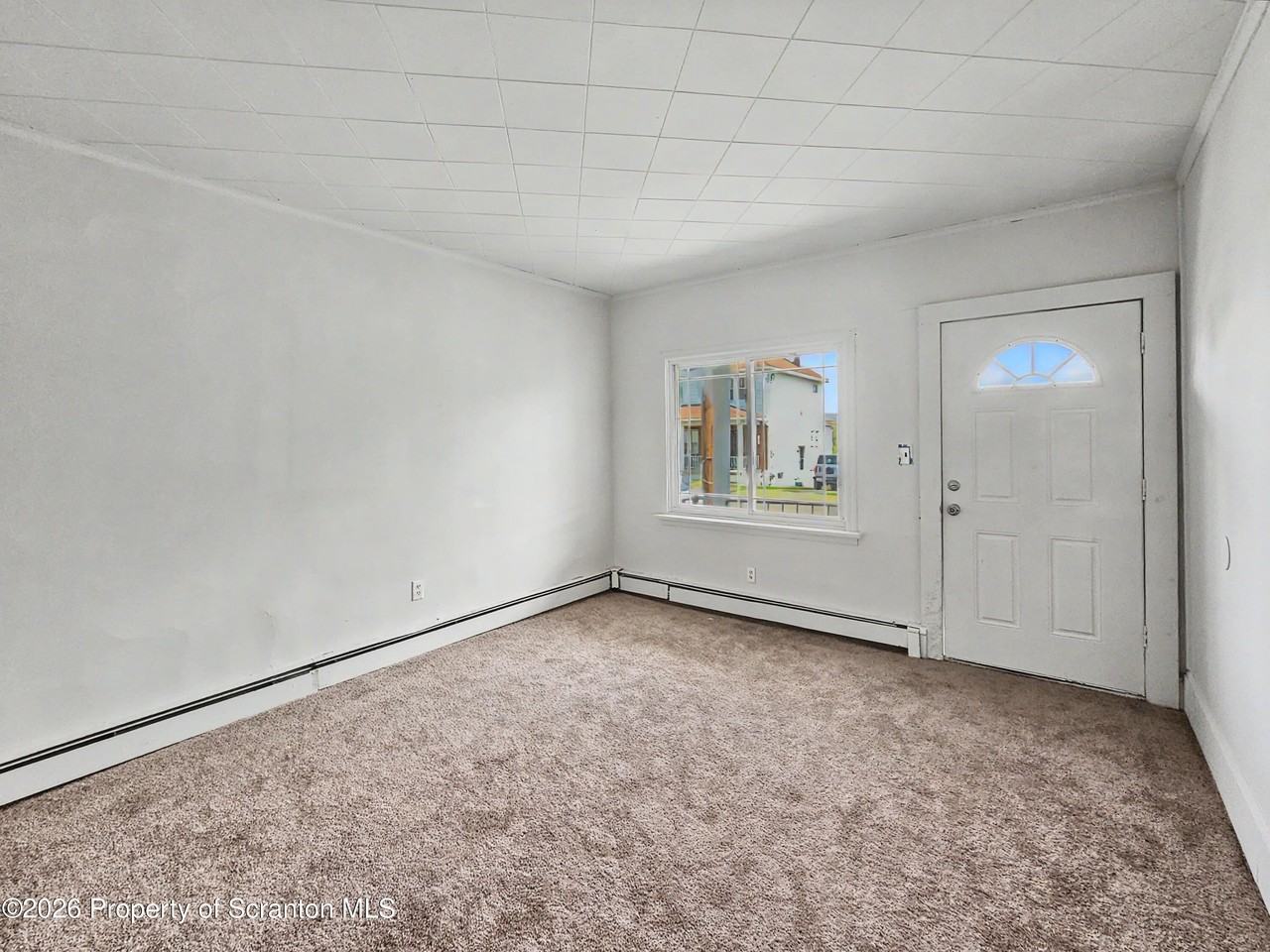 949 Carmalt St - Photo 6 of 12