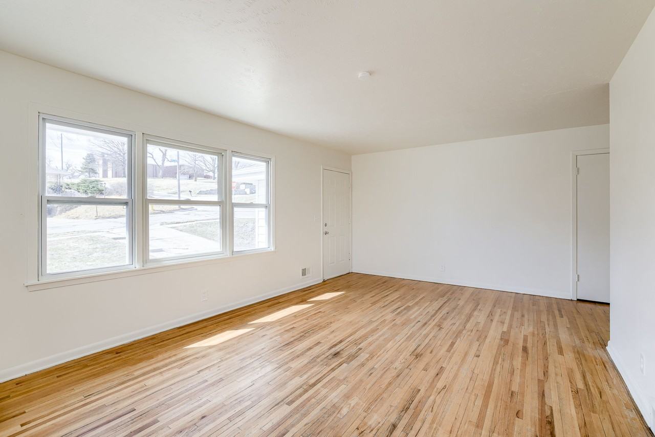 4623 N 55th St #1 - Photo 3 of 25