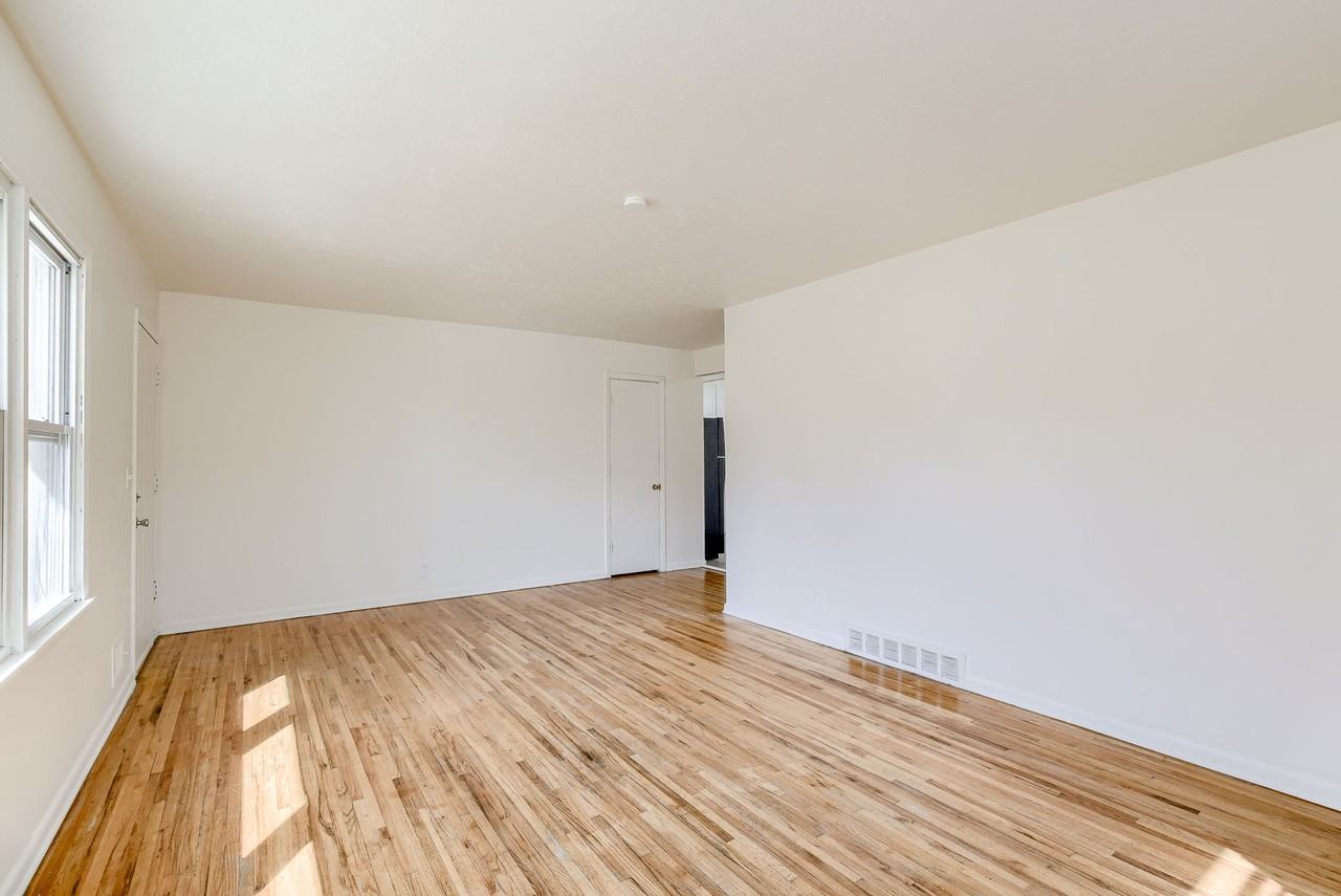 4623 N 55th St #1 - Photo 4 of 25