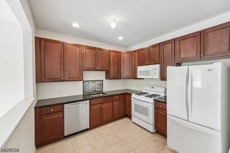 26 Decroce Ct #26 - Photo 4 of 24