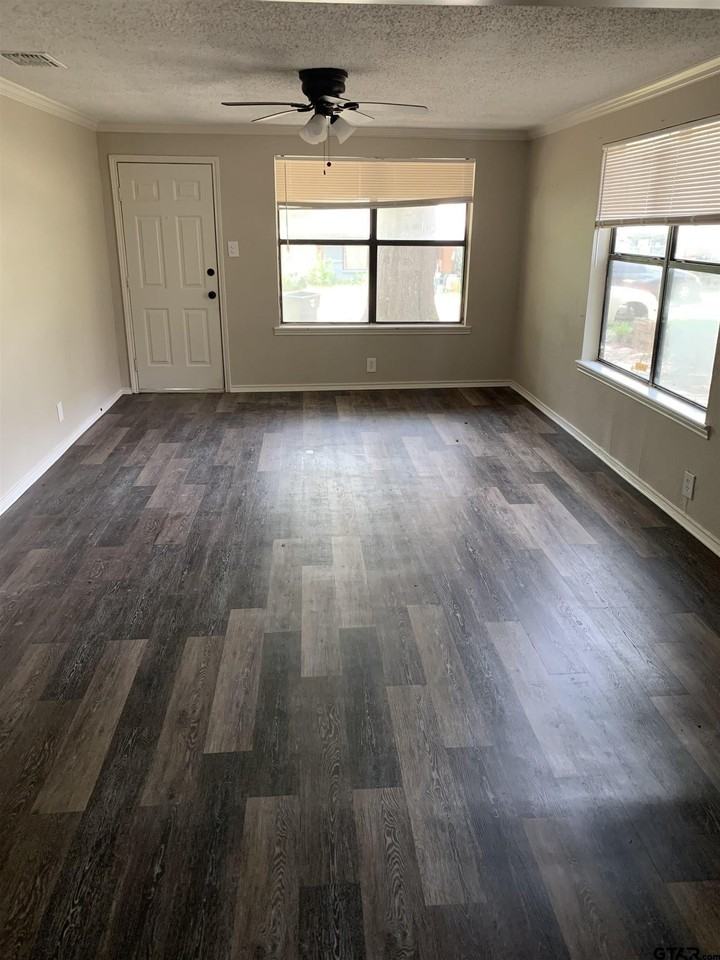 2515 N Tenneha Ave - Photo 2 of 5