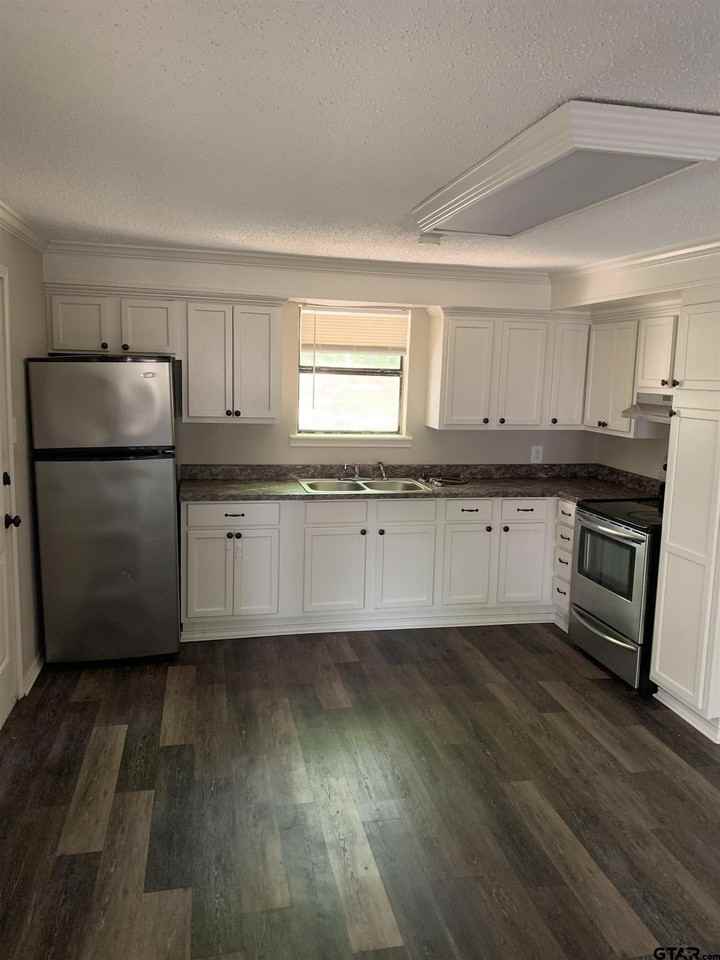 2515 N Tenneha Ave - Photo 3 of 5