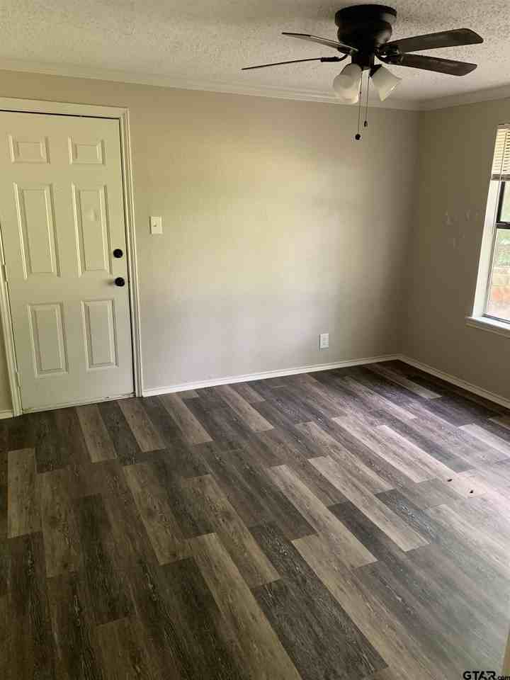 2515 N Tenneha Ave - Photo 4 of 5
