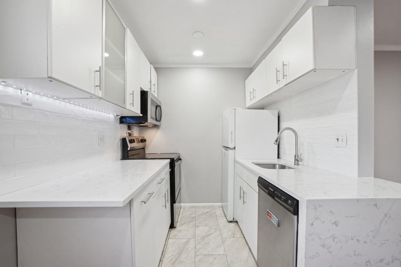 56 68th St #7 - Photo 2 of 23