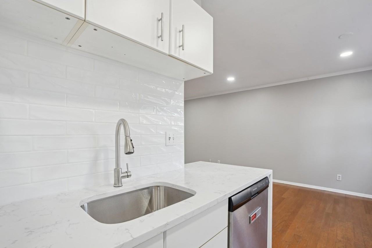 56 68th St #7 - Photo 3 of 23