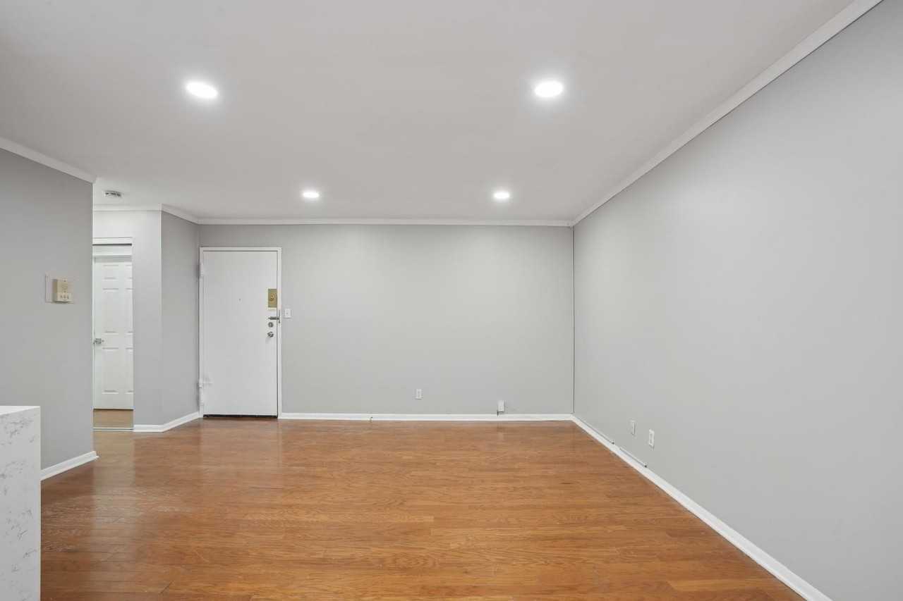56 68th St #7 - Photo 7 of 23