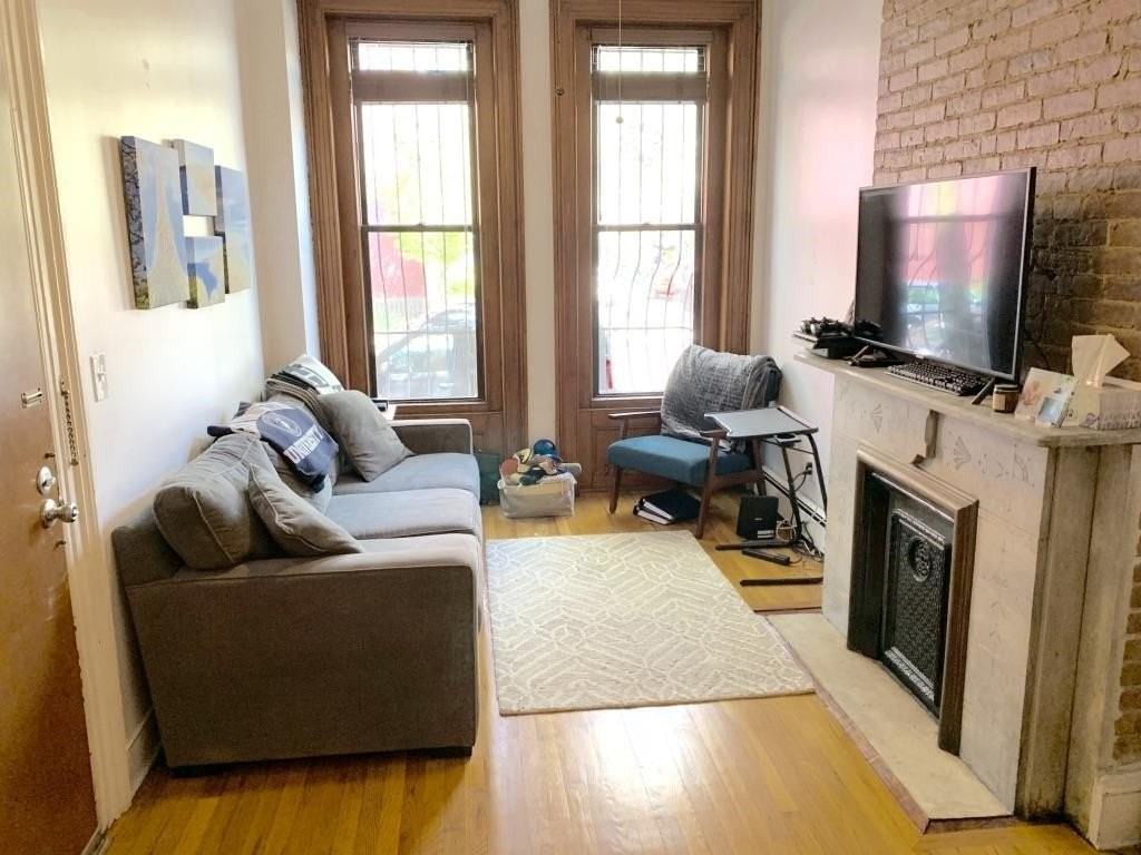 291 8th St #1E - Photo 3 of 15
