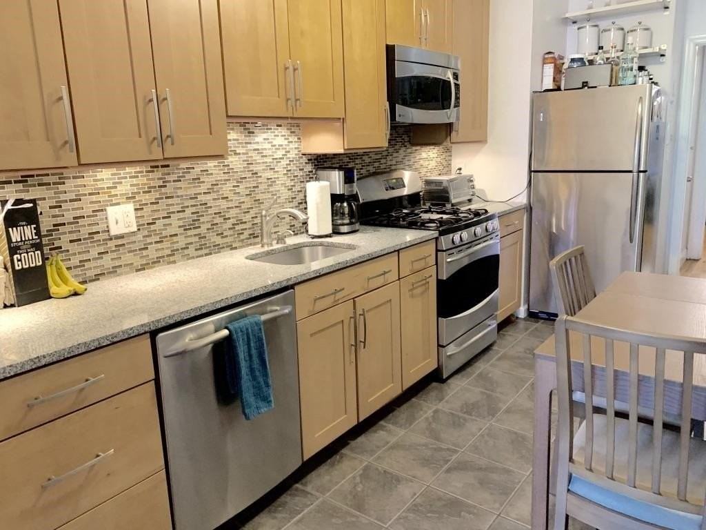 291 8th St #1E - Photo 5 of 15