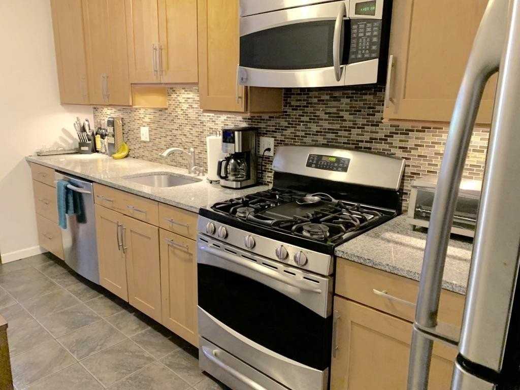 291 8th St #1E - Photo 6 of 15