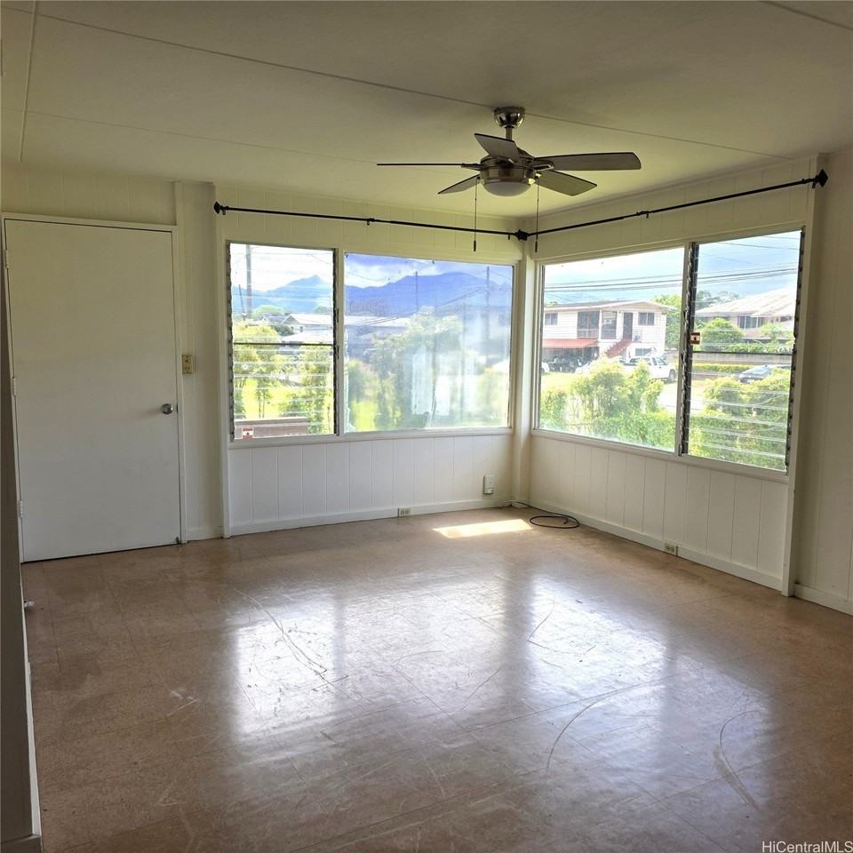 199 California Ave - Photo 3 of 16