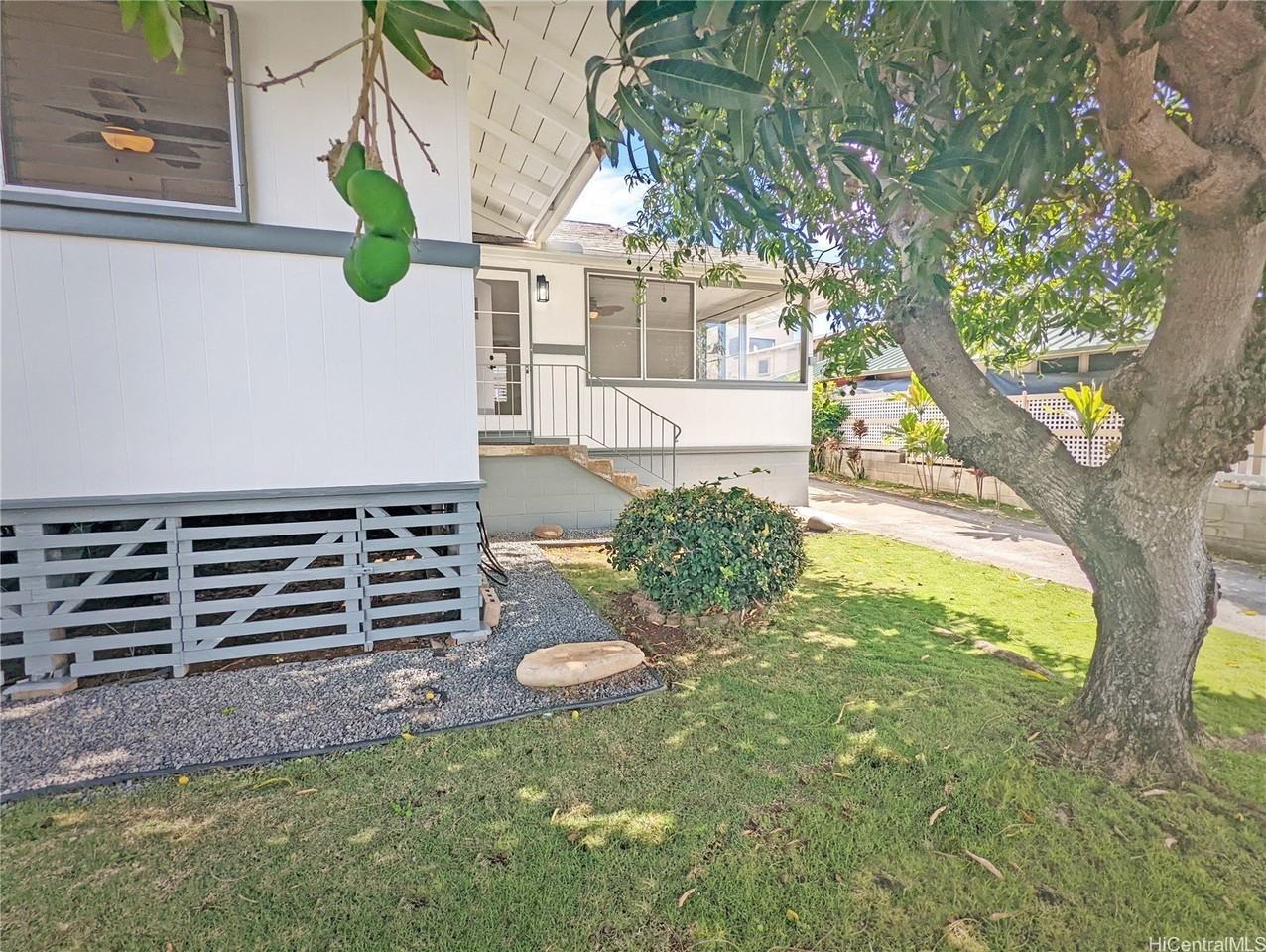 3153 Kaunaoa St - Photo 2 of 17
