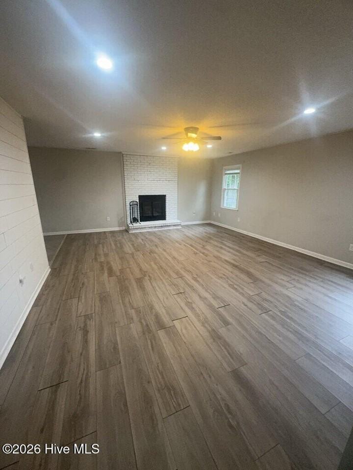 710 Stonewall Ave - Photo 2 of 12