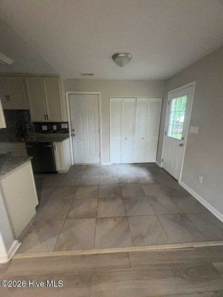 710 Stonewall Ave - Photo 4 of 12