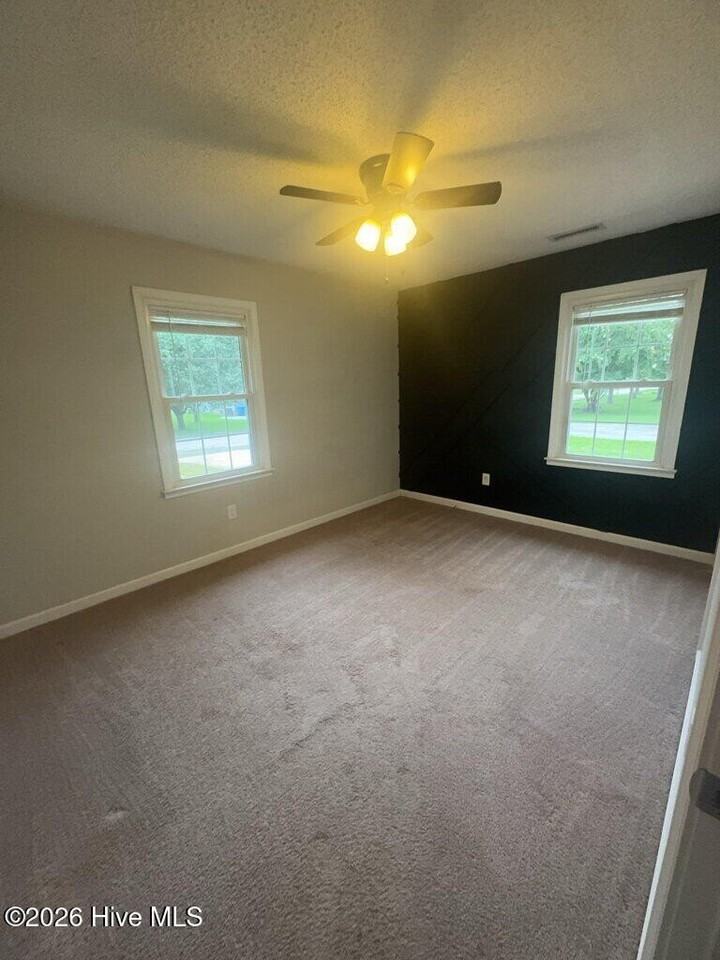 710 Stonewall Ave - Photo 7 of 12
