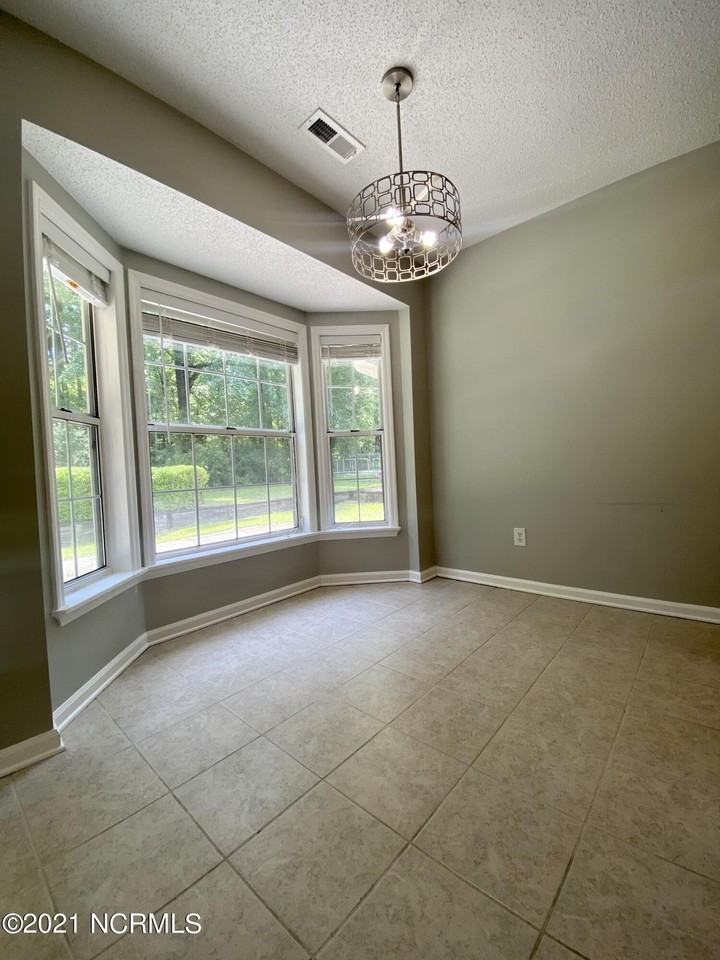 304 Audubon Dr - Photo 3 of 23