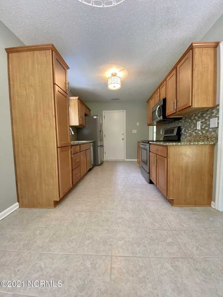 304 Audubon Dr - Photo 4 of 23