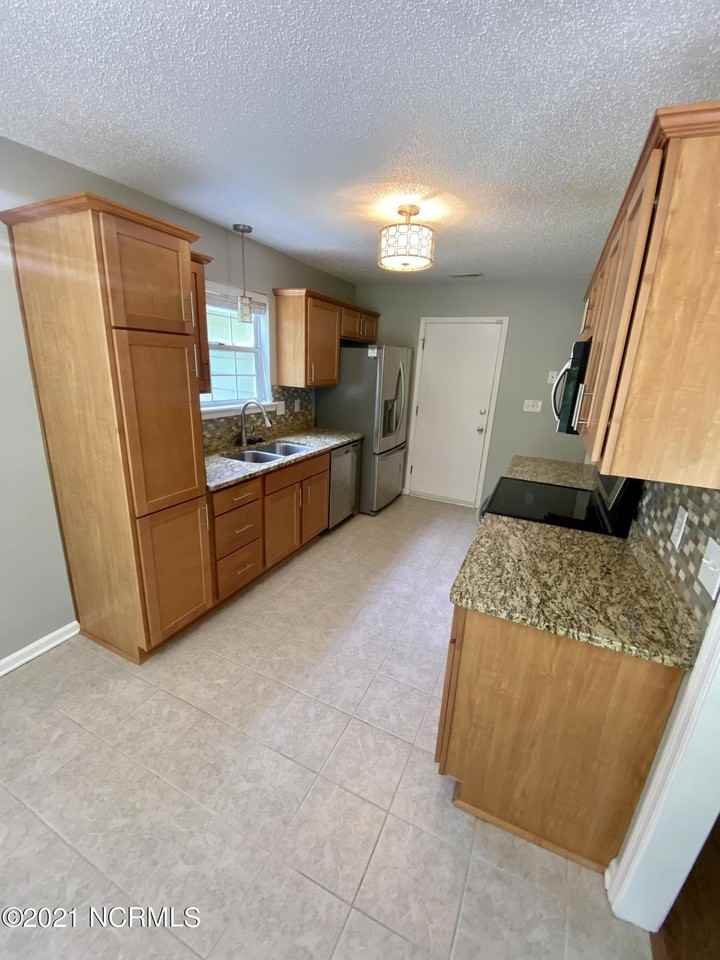 304 Audubon Dr - Photo 5 of 23