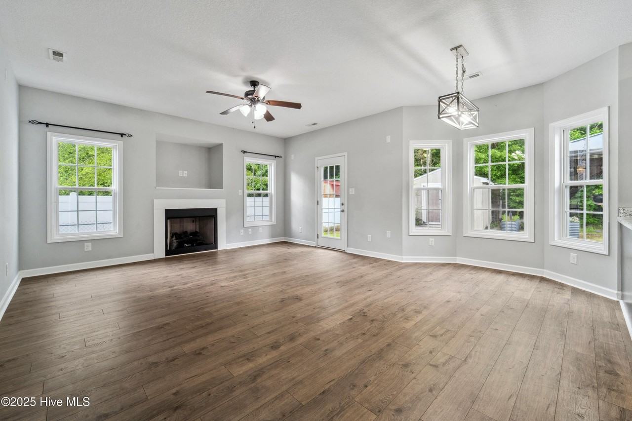 138 Briar Hollow Dr - Photo 4 of 22