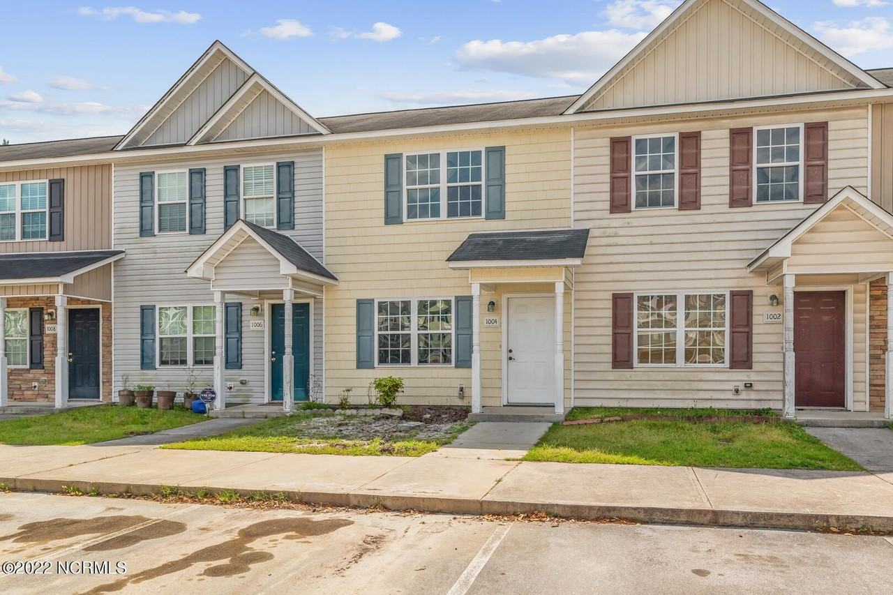 1004 Banister Loop - Photo 3 of 27